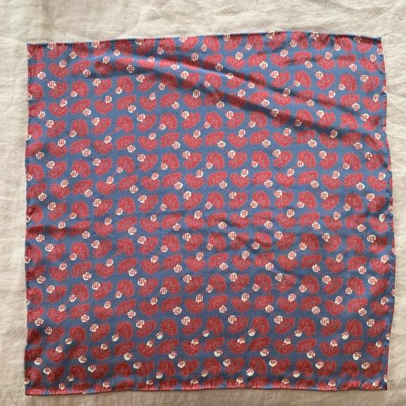 Silk pocket square - Picture 3 of 3